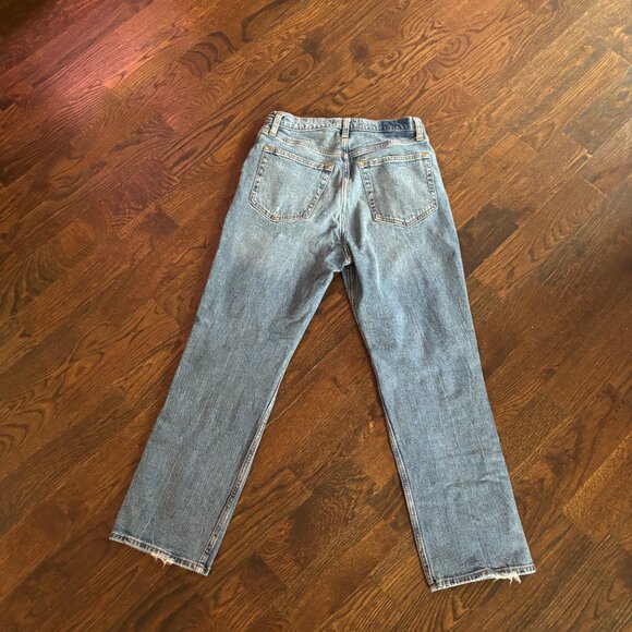 Abercrombie Ultra High Rise Ankle Straight Jeans in SOLD OUT Ripped Medium Wash - Picture 3 of 6